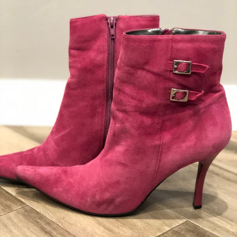 💕BCBG Fuchsia Suede Booties 💕